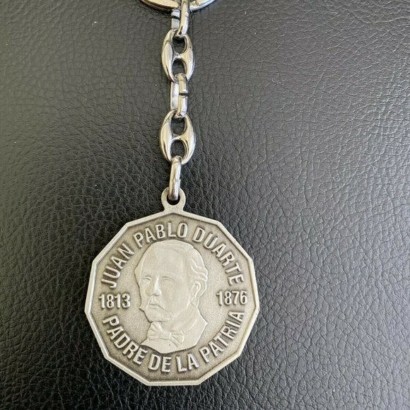Dominican Republic 1 peso Coin Duarte Key Ring‎ - Picture 2 of 12